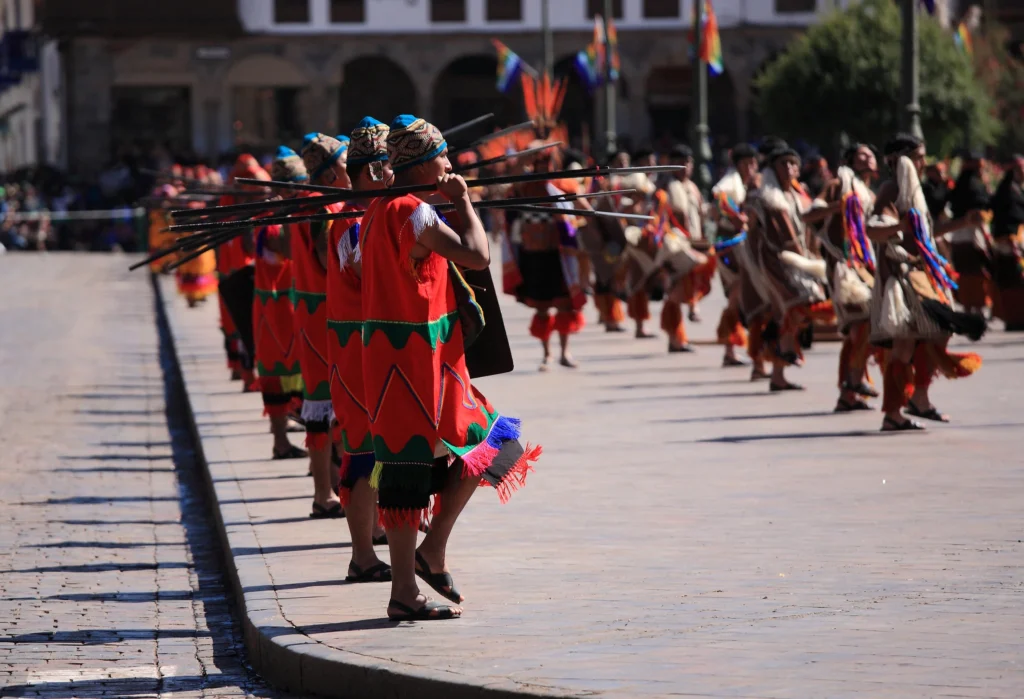 DESCUBRE LA MAGIA DEL INTI RAYMI EN CUSCO: LA FIESTA DEL SOL QUE NO PUEDES PERDERTE